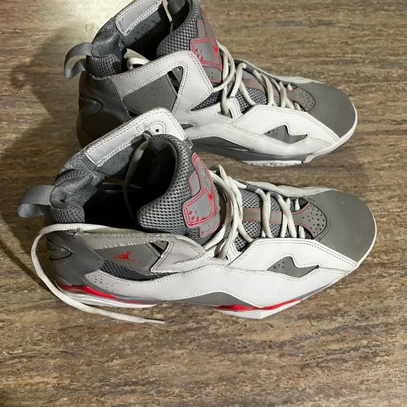 Jordan true flight 342964-123 infrared 23 grey & white sneakers
